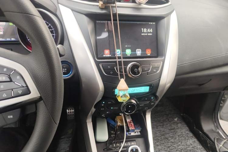 Used BYD Yuan New Energy 2018 EV360 Smart Connected Cool Model Audio And AC Panel