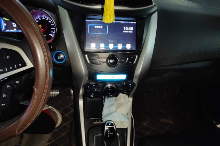 Used BYD Yuan New Energy 2018 EV360 Smart Connected Cool Model Audio And AC Panel