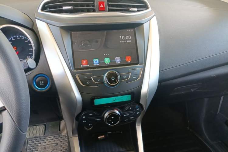 Used BYD Yuan New Energy 2018 EV360 Smart Connected Cool Model Audio And AC Panel