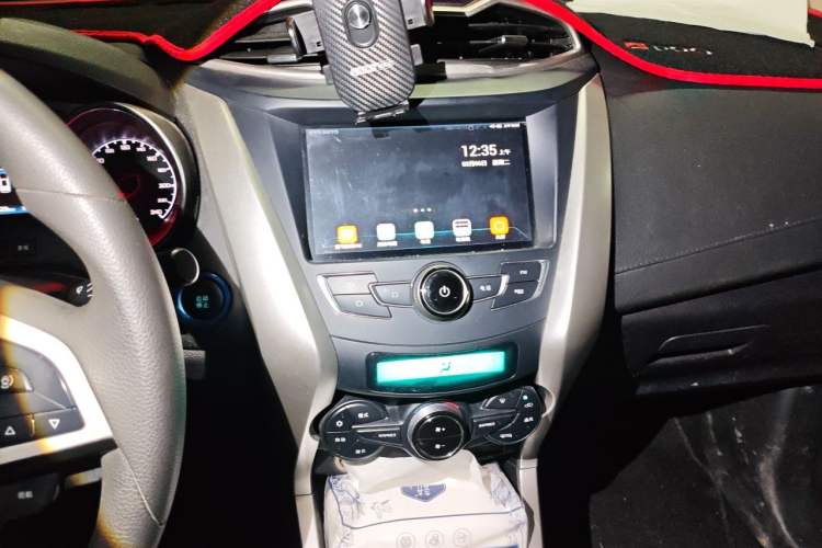 Used BYD Yuan New Energy 2018 EV360 Smart Connect Cool Edition Audio And AC Panel