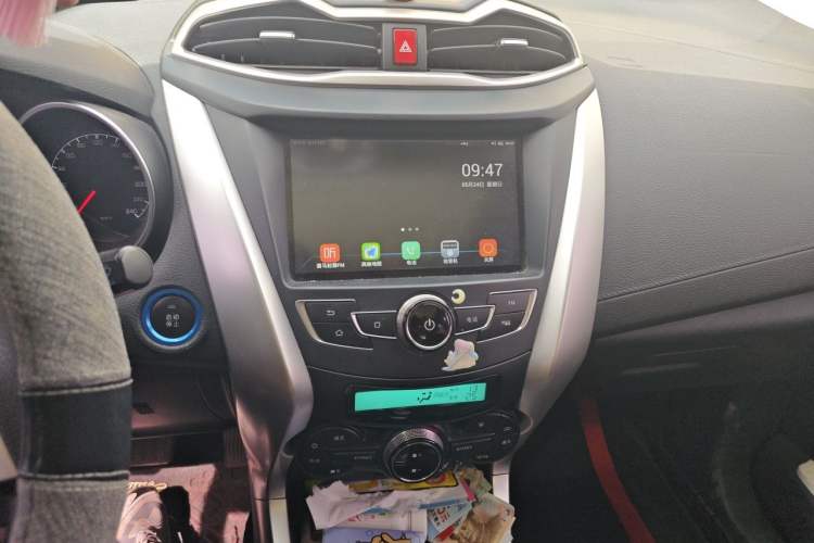 Used BYD Yuan New Energy 2018 EV360 Smart Connect Cool Edition Audio And AC Panel