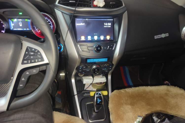 Used BYD Yuan New Energy 2018 EV360 Smart Connected Cool Model Audio And AC Panel