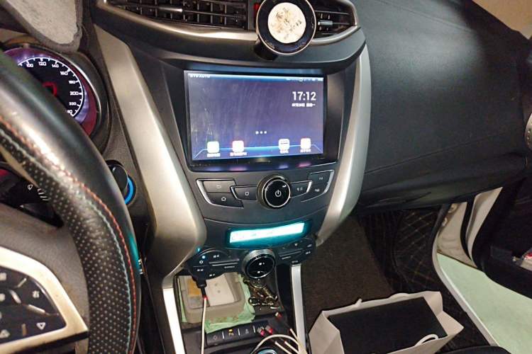 Used BYD Yuan New Energy 2018 EV360 Smart Connected Cool Model Audio And AC Panel