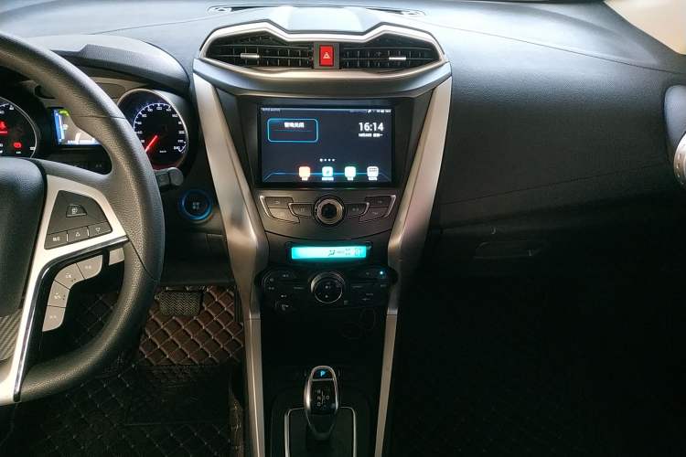 Used BYD Yuan New Energy 2018 EV360 Smart Connect Cool Edition Audio And AC Panel