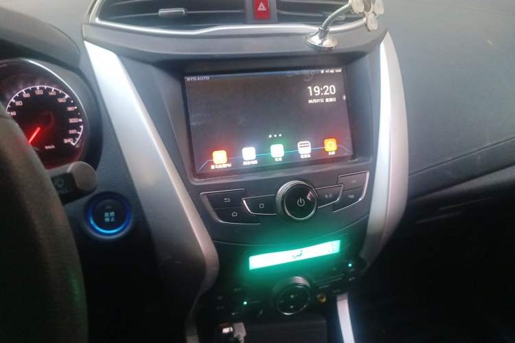 Used BYD Yuan New Energy 2018 EV360 Smart Connected Cool Model Audio And AC Panel