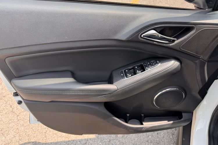 Used BYD Yuan New Energy 2018 EV360 Smart Connect Cool Edition Audio And AC Panel