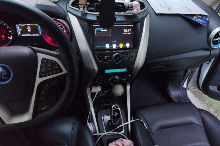 Used BYD Yuan New Energy 2018 EV360 Smart Connected Cool Model Audio And AC Panel