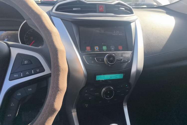 Used BYD Yuan New Energy 2018 EV360 Smart Connected Cool Model Audio And AC Panel