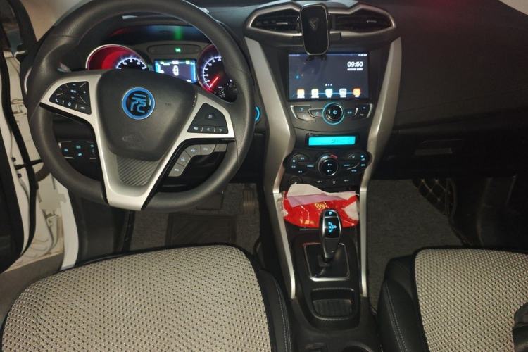 Used BYD Yuan New Energy 2018 EV360 Smart Connect Cool Edition Center Console