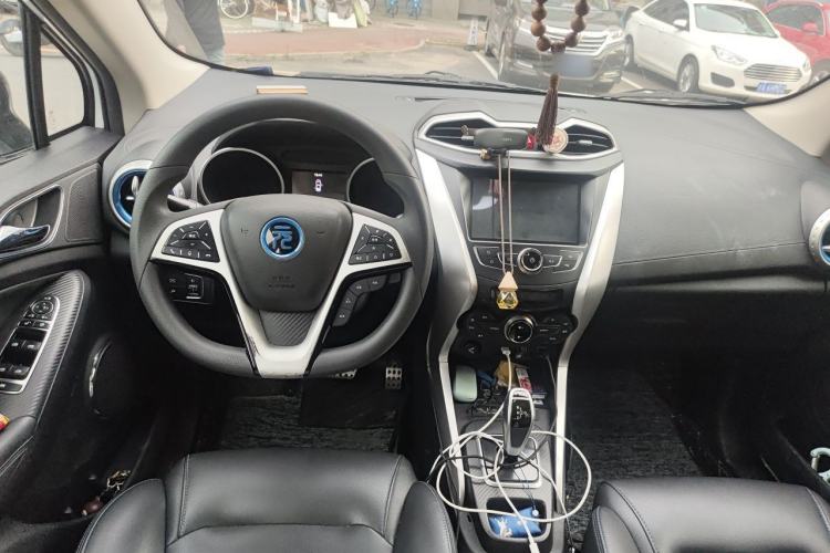 Used BYD Yuan New Energy 2018 EV360 Smart Connected Cool Model Center Console