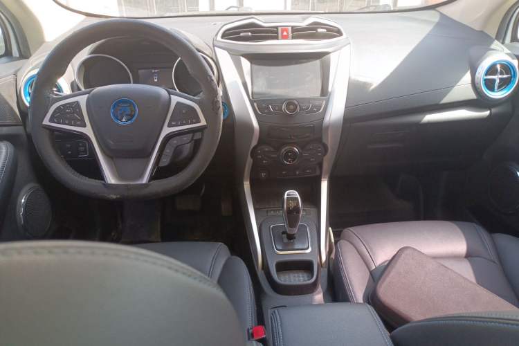 Used BYD Yuan New Energy 2018 EV360 Smart Connect Cool Edition Center Console
