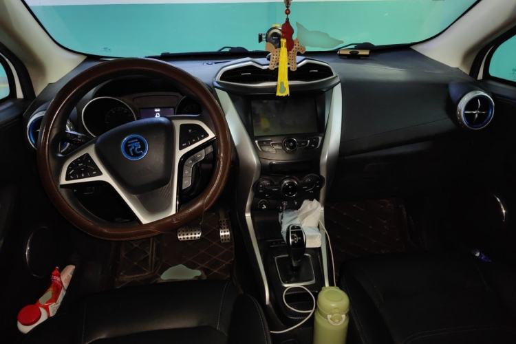 Used BYD Yuan New Energy 2018 EV360 Smart Connected Cool Model Center Console