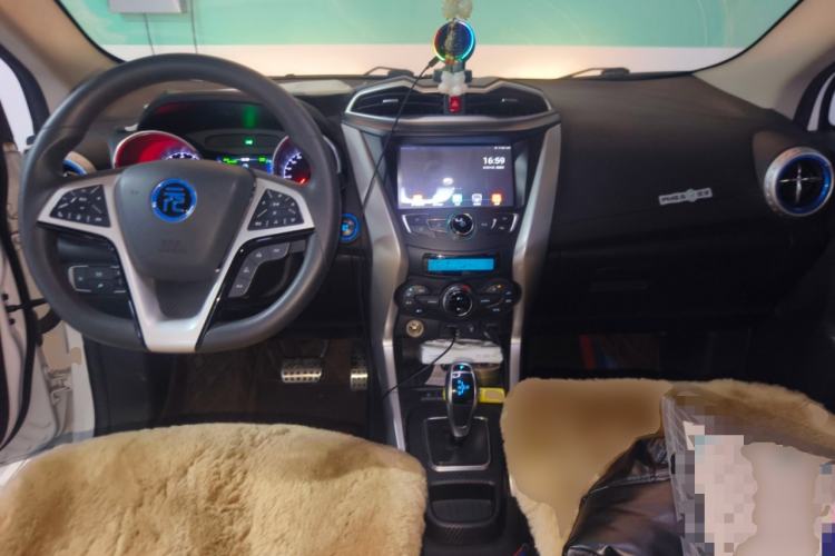 Used BYD Yuan New Energy 2018 EV360 Smart Connected Cool Model Center Console