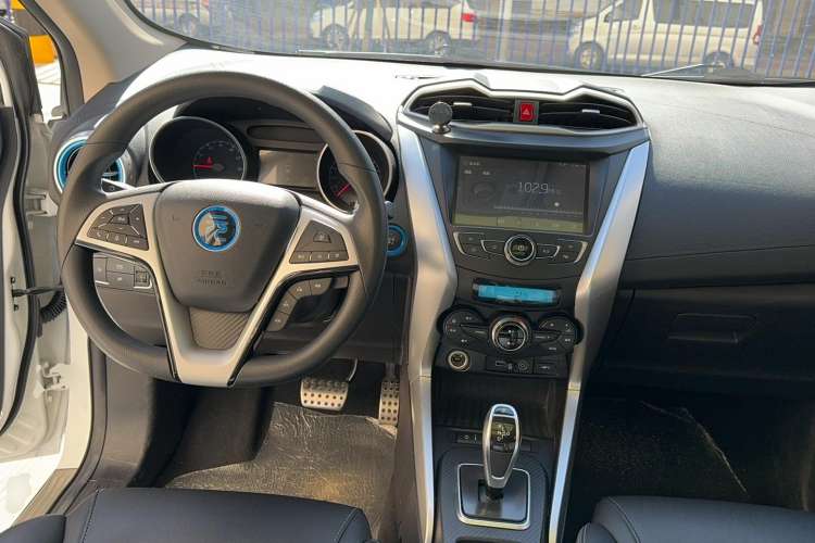 Used BYD Yuan New Energy 2018 EV360 Smart Connect Cool Edition Center Console