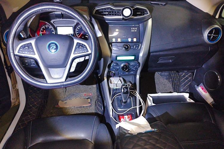 Used BYD Yuan New Energy 2018 EV360 Smart Connected Cool Model Center Console