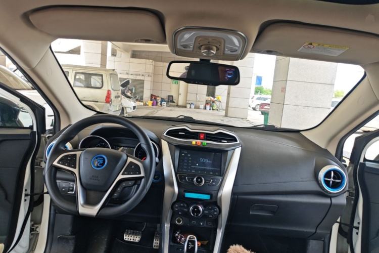 Used BYD Yuan New Energy 2018 EV360 Smart Connect Cool Edition Center Console