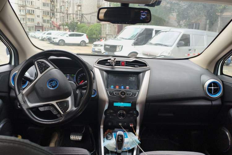 Used BYD Yuan New Energy 2018 EV360 Smart Connect Cool Edition Center Console