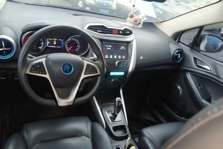Used BYD Yuan New Energy 2018 EV360 Smart Connected Cool Model Center Console