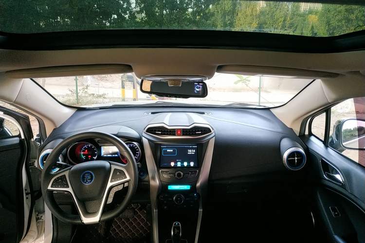 Used BYD Yuan New Energy 2018 EV360 Smart Connect Cool Edition Center Console