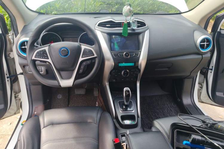 Used BYD Yuan New Energy 2018 EV360 Smart Connect Cool Edition Center Console