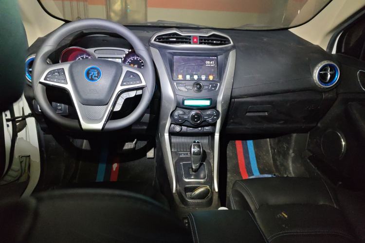 Used BYD Yuan New Energy 2018 EV360 Smart Connect Cool Edition Center Console