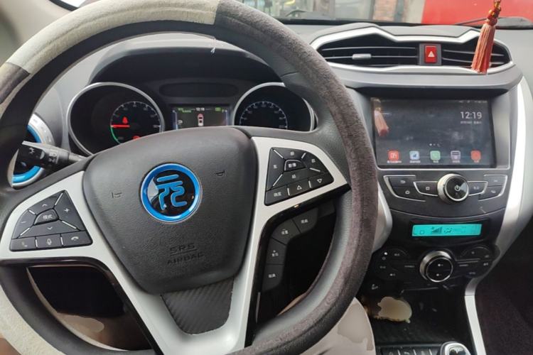 Used BYD Yuan New Energy 2018 EV360 Smart Connected Cool Model Center Console
