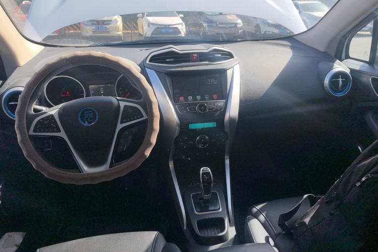 Used BYD Yuan New Energy 2018 EV360 Smart Connected Cool Model Center Console