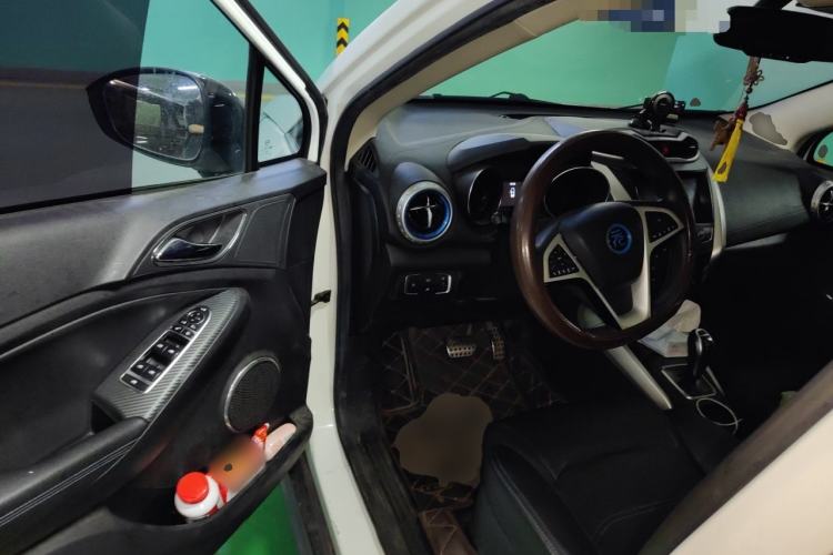 Used BYD Yuan New Energy 2018 EV360 Smart Connected Cool Model Driver Seat