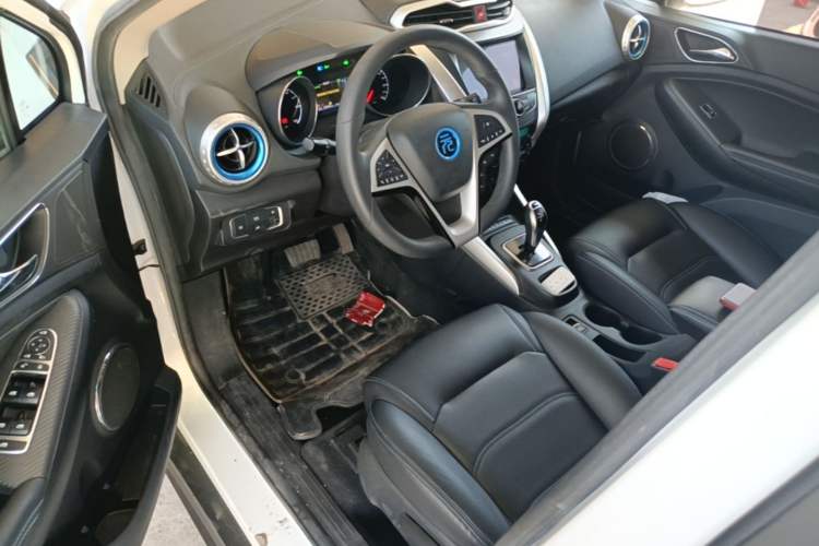 Used BYD Yuan New Energy 2018 EV360 Smart Connected Cool Model Driver Seat