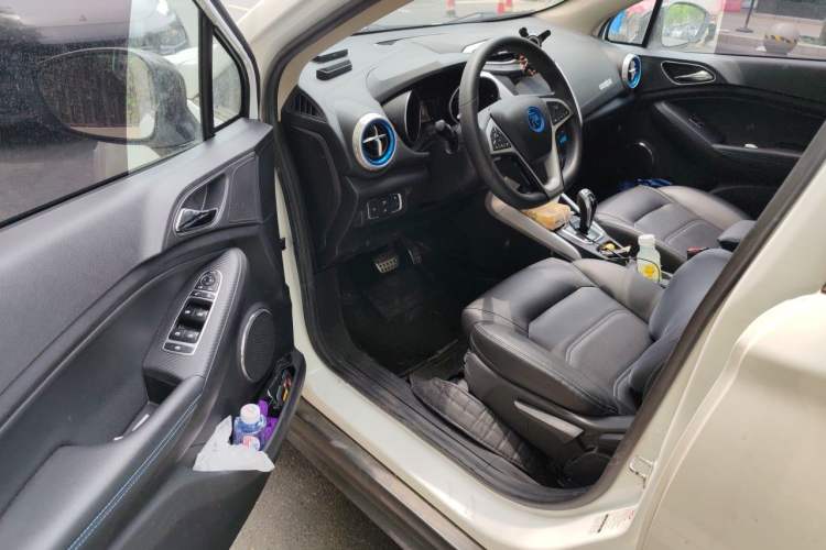 Used BYD Yuan New Energy 2018 EV360 Smart Connected Cool Model Driver Seat