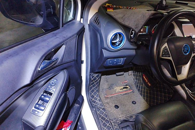 Used BYD Yuan New Energy 2018 EV360 Smart Connected Cool Model Driver Seat