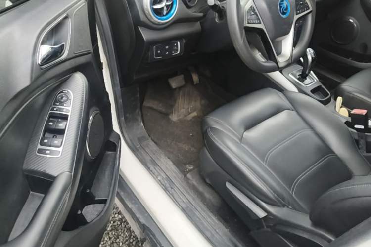 Used BYD Yuan New Energy 2018 EV360 Smart Connected Cool Model Driver Seat