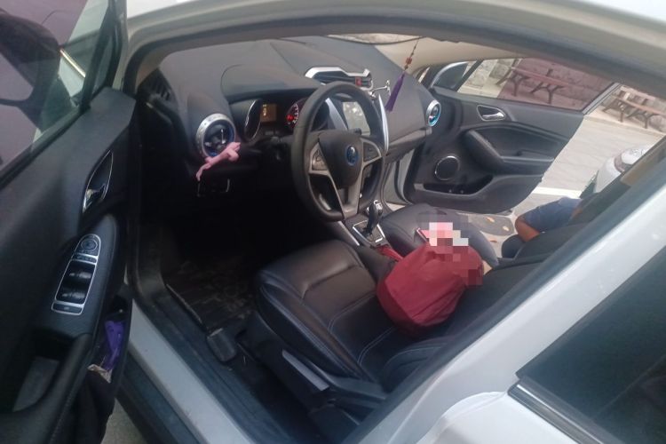 Used BYD Yuan New Energy 2018 EV360 Smart Connected Cool Model Driver Seat