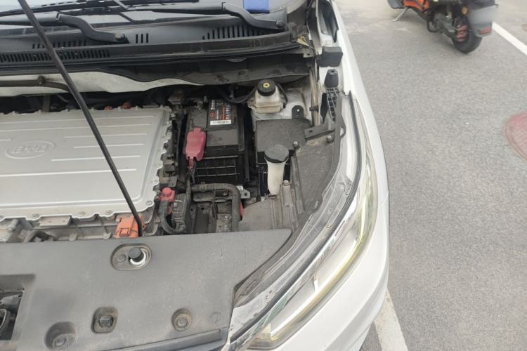 Used BYD Yuan New Energy 2018 EV360 Smart Connected Cool Model Engine Bay Left