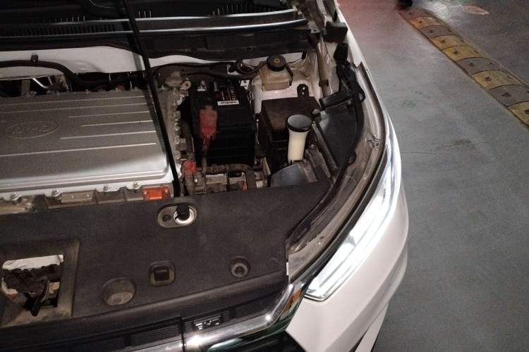 Used BYD Yuan New Energy 2018 EV360 Smart Connected Cool Model Engine Bay Left