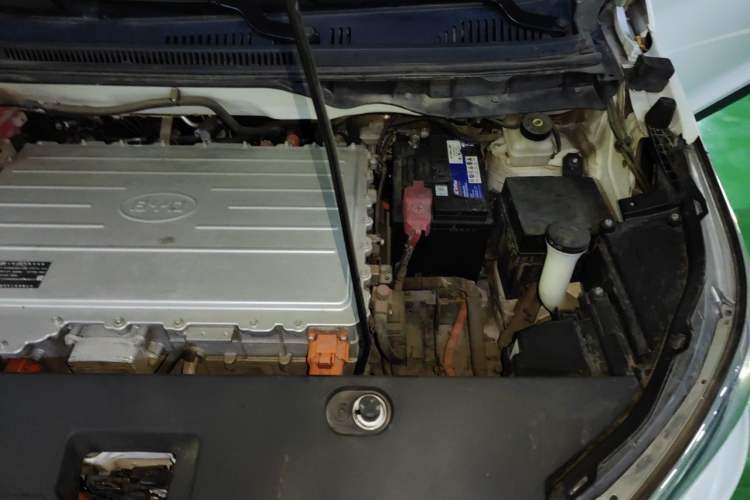 Used BYD Yuan New Energy 2018 EV360 Smart Connected Cool Model Engine Bay Left