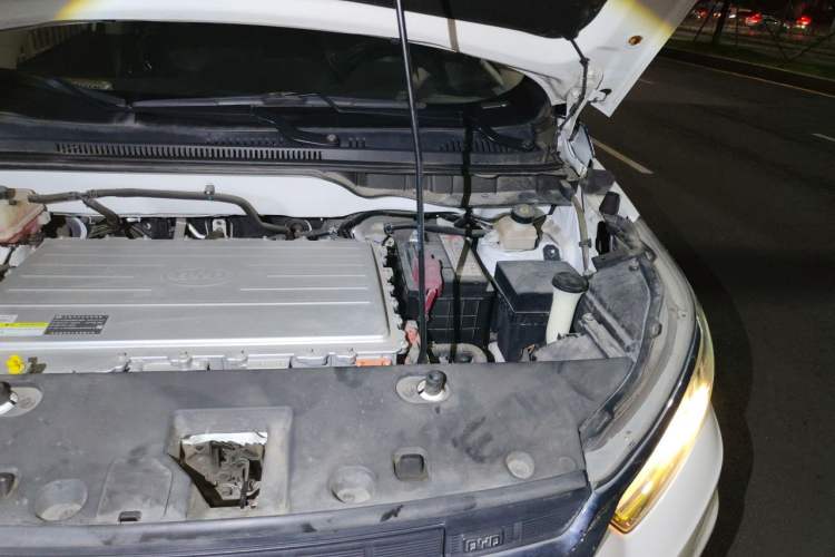 Used BYD Yuan New Energy 2018 EV360 Smart Connected Cool Model Engine Bay Left