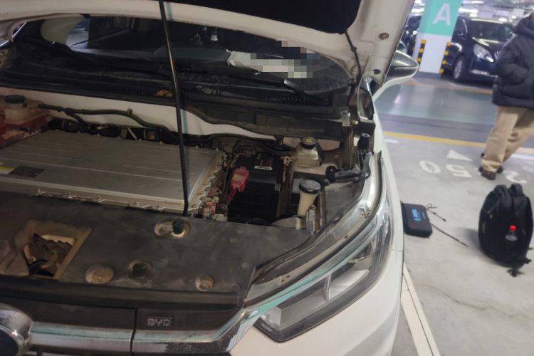 Used BYD Yuan New Energy 2018 EV360 Smart Connected Cool Model Engine Bay Left
