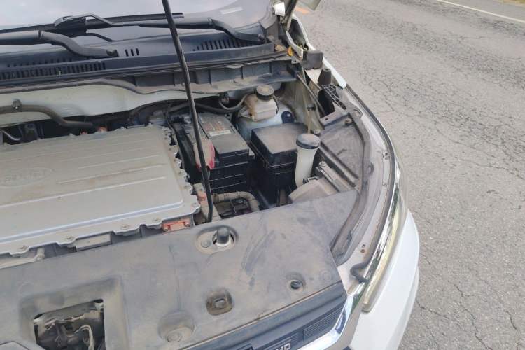 Used BYD Yuan New Energy 2018 EV360 Smart Connected Cool Model Engine Bay Left