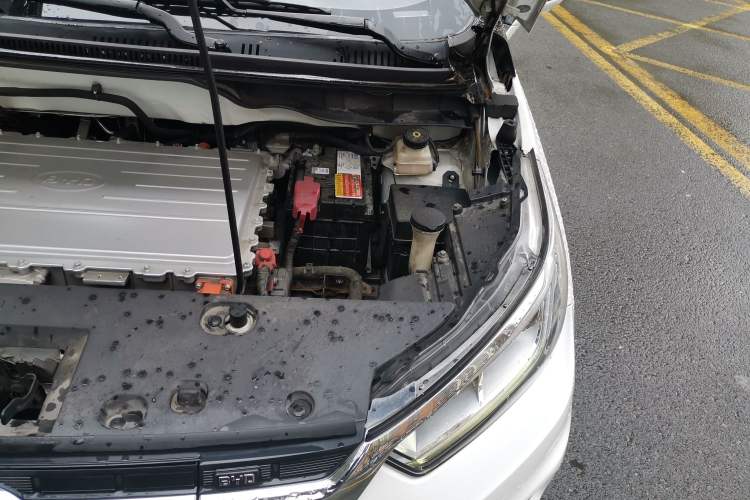 Used BYD Yuan New Energy 2018 EV360 Smart Connected Cool Model Engine Bay Left