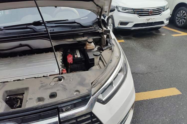 Used BYD Yuan New Energy 2018 EV360 Smart Connected Cool Model Engine Bay Left