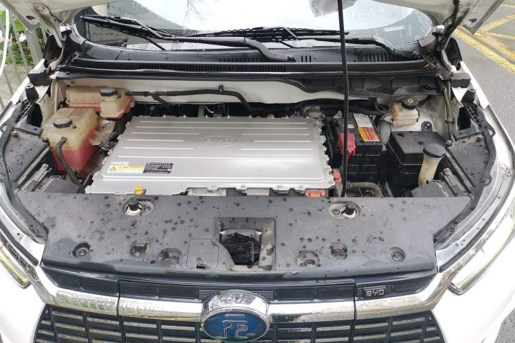 Used BYD Yuan New Energy 2018 EV360 Smart Connected Cool Model Engine Bay