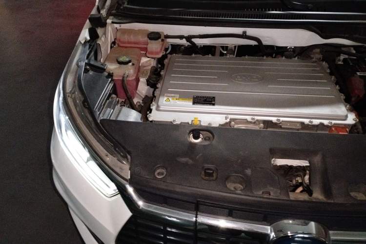 Used BYD Yuan New Energy 2018 EV360 Smart Connected Cool Model Engine Bay Right