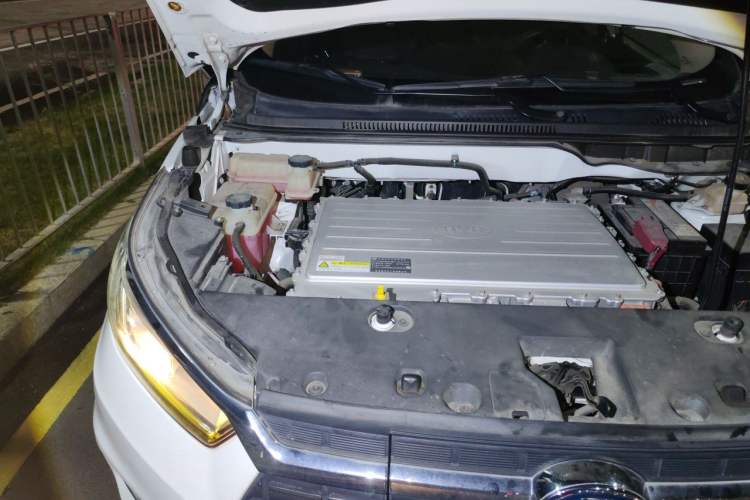 Used BYD Yuan New Energy 2018 EV360 Smart Connected Cool Model Engine Bay Right
