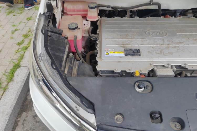 Used BYD Yuan New Energy 2018 EV360 Smart Connected Cool Model Engine Bay Right