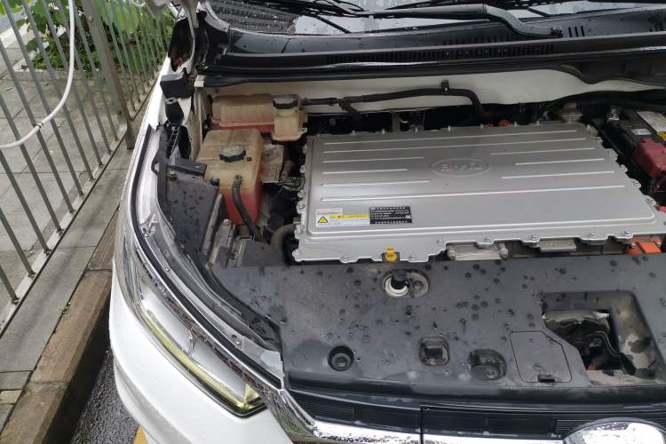 Used BYD Yuan New Energy 2018 EV360 Smart Connected Cool Model Engine Bay Right