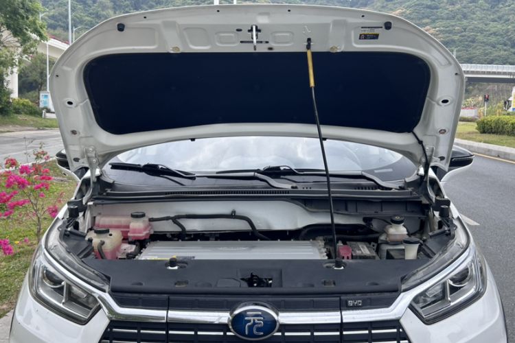 Used BYD Yuan New Energy 2018 EV360 Smart Connected Cool Model Engine Bay