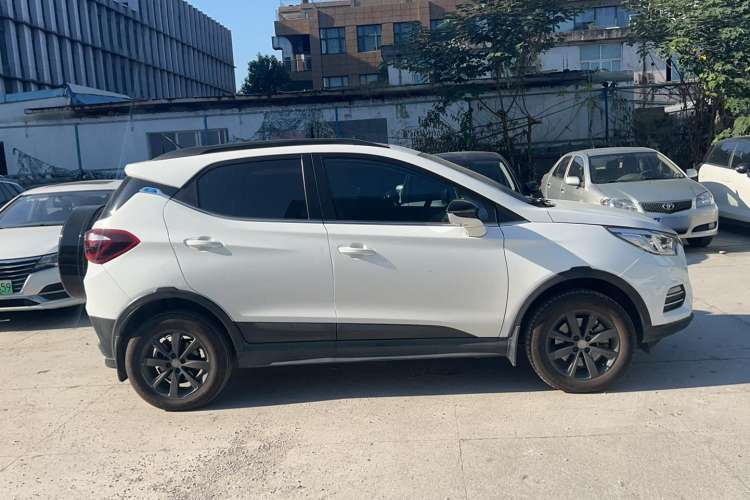 Used BYD Yuan New Energy 2018 EV360 Smart Connect Cool Edition Exterior 2
