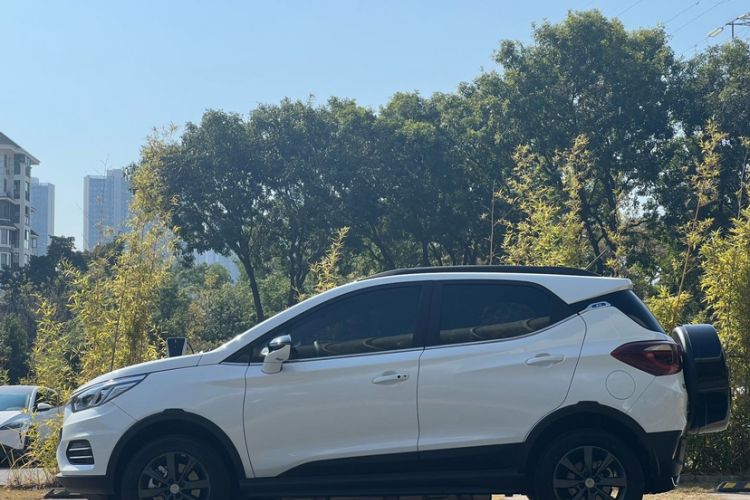 Used BYD Yuan New Energy 2018 EV360 Smart Connect Cool Edition Exterior 2