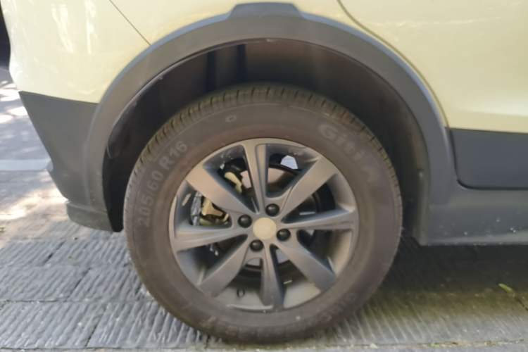 Used BYD Yuan New Energy 2018 EV360 Smart Connect Cool Edition Exterior 5